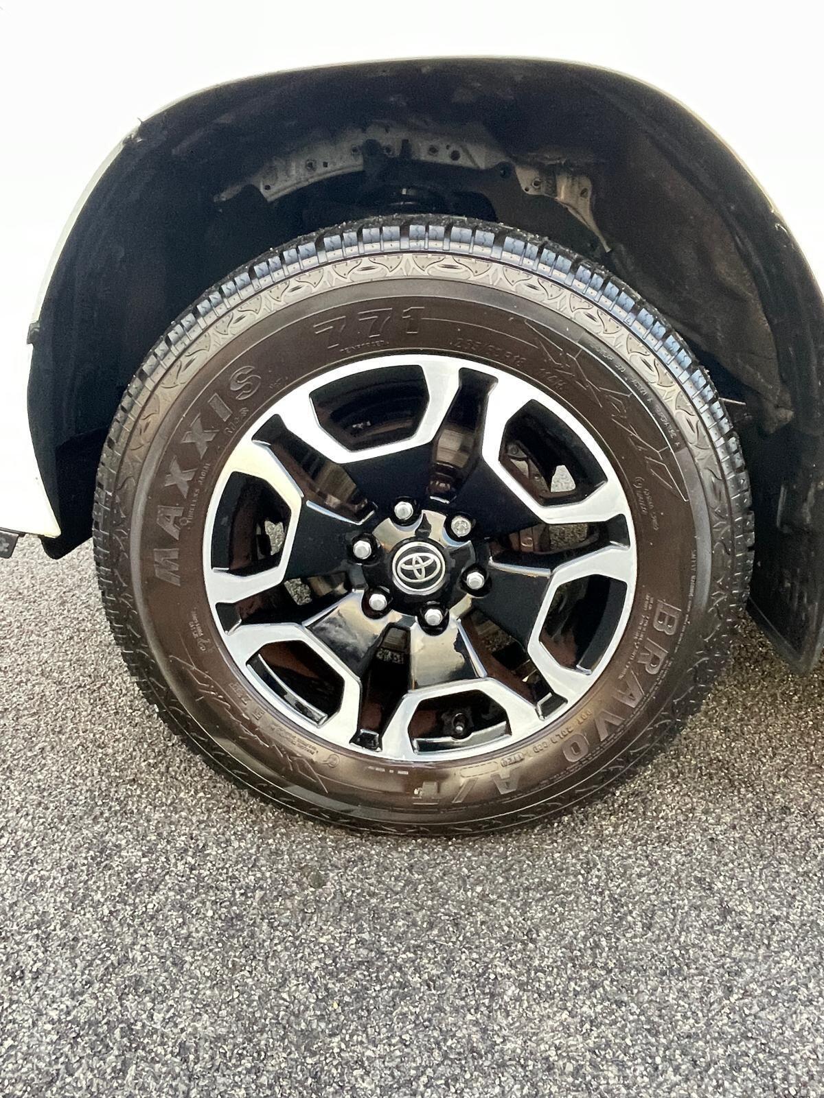 Toyota Hilux - image 10